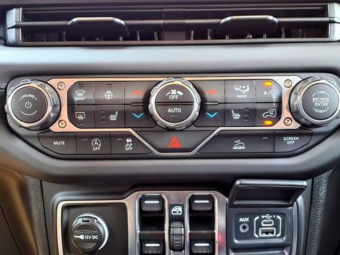 New 2025 Jeep Wrangler Unlimited Rubicon w/ Technology Group image 13