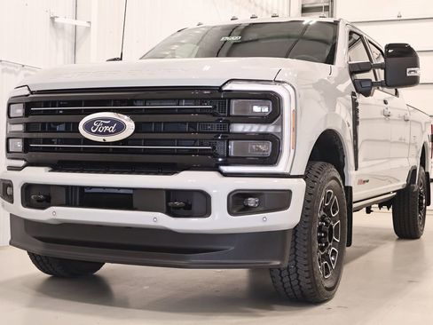 Certified 2025 Ford F350 Platinum w/ FX4 Off-Road Package AWD/4WD image 6
