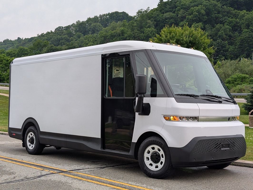 Used 2024 Chevrolet Brightdrop 600 w/ Commercial Equipment Package AWD/4WD image 2
