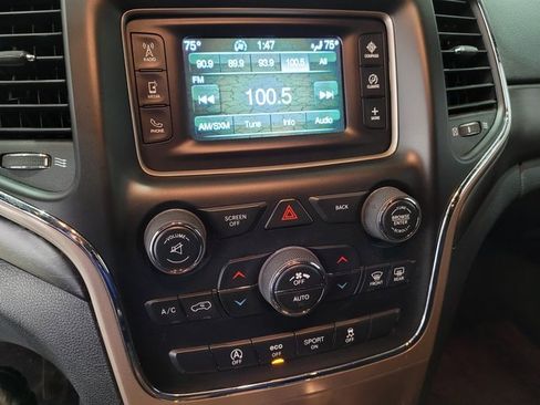 Used 2016 Jeep Grand Cherokee Laredo image 29