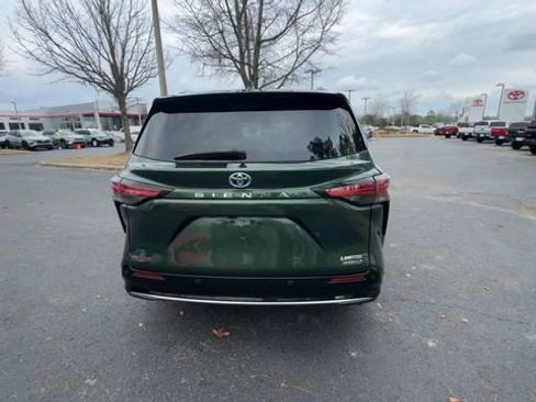 Used 2021 Toyota Sienna Limited image 13