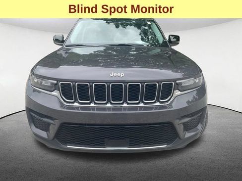 Used 2023 Jeep Grand Cherokee Laredo AWD/4WD image 4