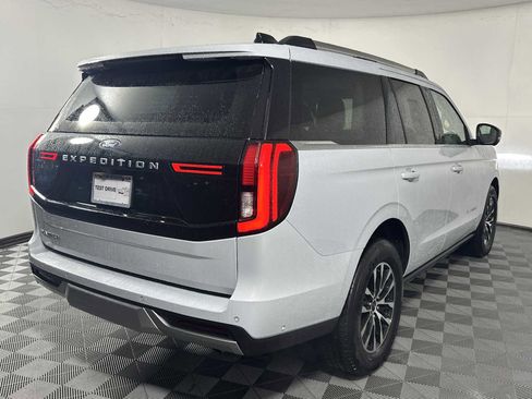 Used 2025 Ford Expedition Platinum image 7