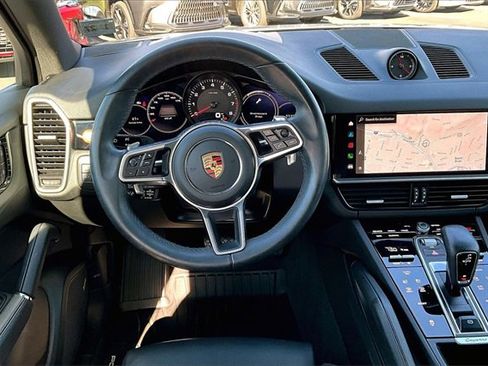 Used 2022 Porsche Cayenne image 8