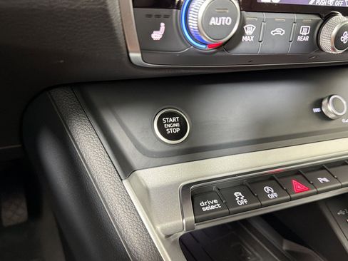 Certified 2025 Audi Q3 2.0T Premium w/ Convenience Package AWD/4WD image 25