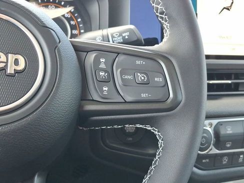 New 2025 Jeep Gladiator Sport image 29