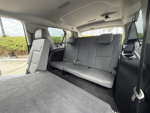 Used 2020 Chevrolet Suburban LT RWD image 12