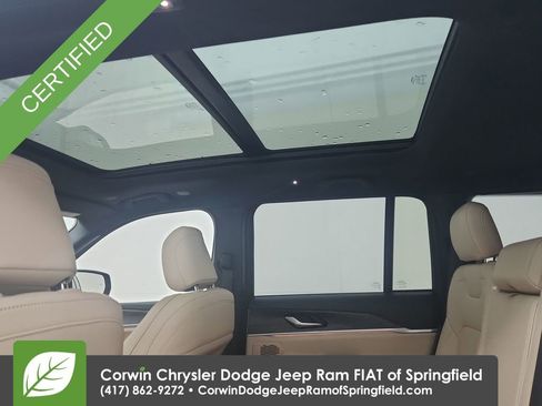 Used 2023 Jeep Grand Cherokee Limited w/ Black Appearance Package image 29