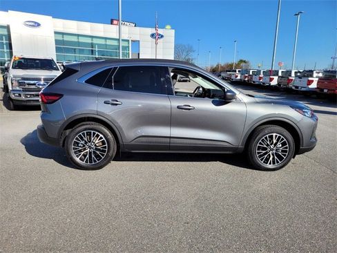 New 2025 Ford Escape SE image 11