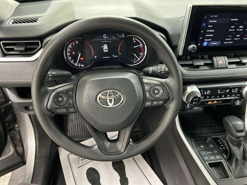 Used 2023 Toyota RAV4 XLE AWD/4WD image 4