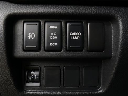 Used 2018 Nissan Titan SL w/ Midnight Edition image 26