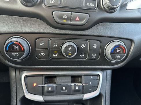 Used 2024 GMC Terrain SLT FWD image 18