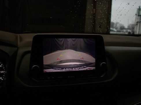 Used 2023 Nissan Rogue SV image 37