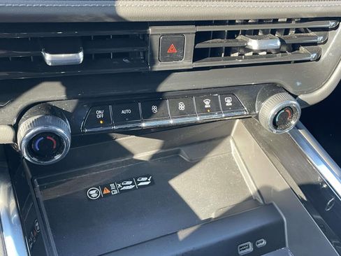 Used 2025 Chevrolet Tahoe Z71 image 36