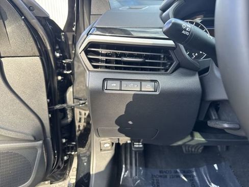 Used 2025 Nissan Altima 2.5 SR w/ SR Premium Package image 23