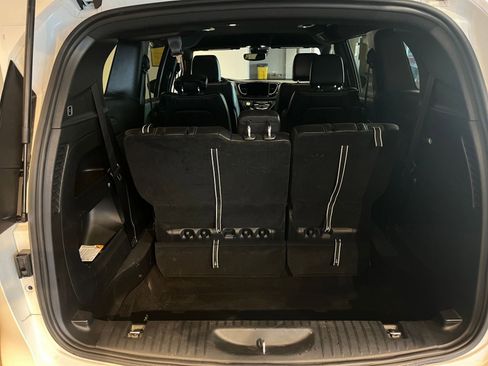 Used 2025 Chrysler Pacifica Select image 33