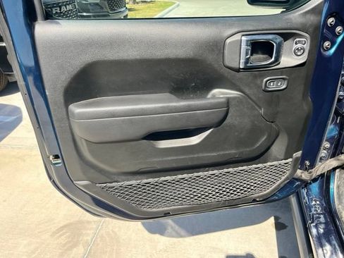 Used 2025 Jeep Gladiator Sport AWD/4WD image 10