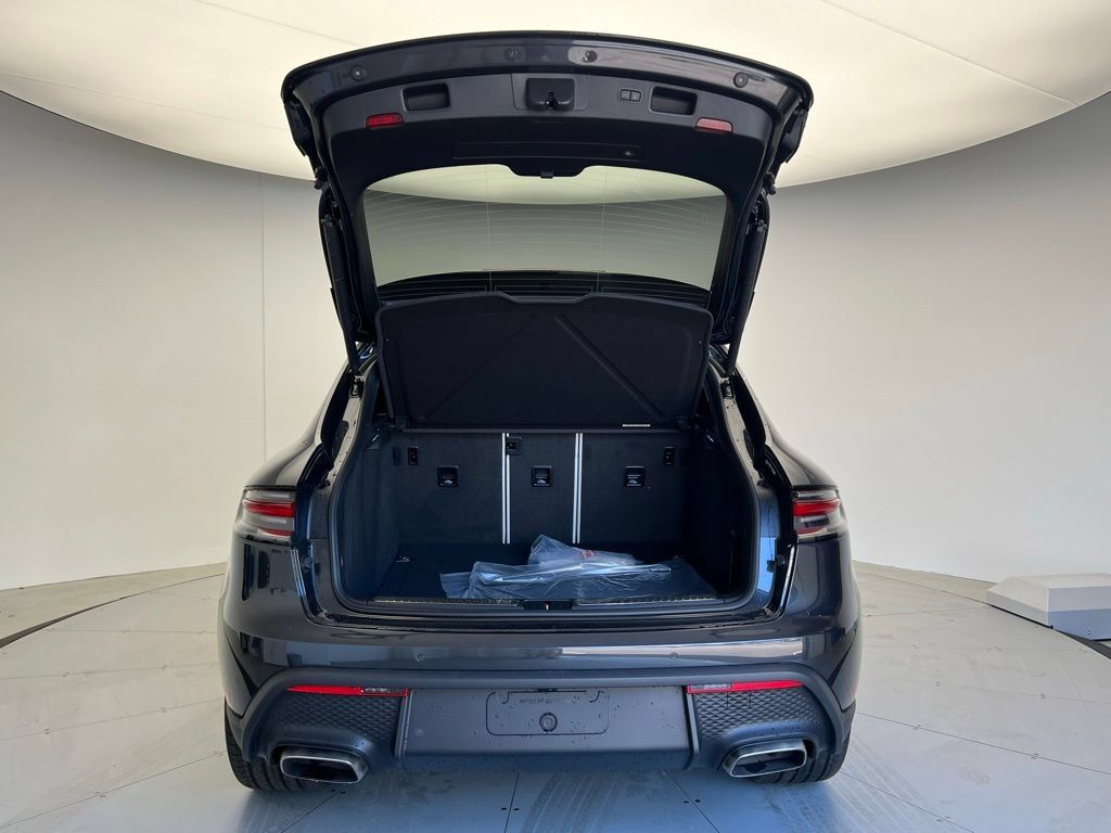 Used 2026 Porsche Macan AWD/4WD image 20