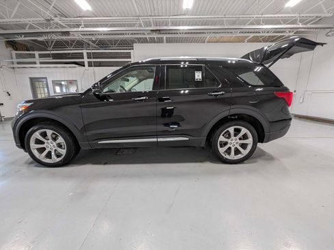 Used 2020 Ford Explorer Platinum w/ Premium Technology Package image 12