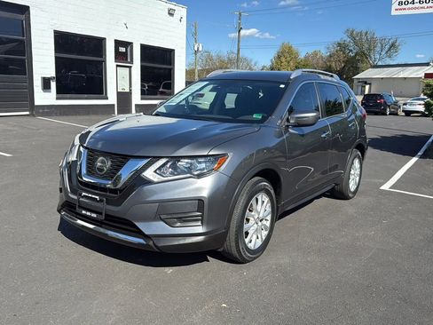 Used 2020 Nissan Rogue SV image 3