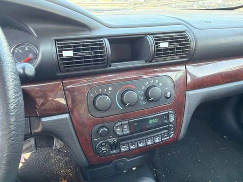 Used 2002 Chrysler Sebring LX FWD image 12