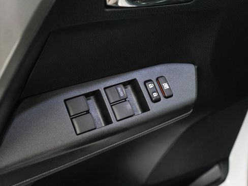 Used 2018 Toyota RAV4 XLE AWD/4WD image 19