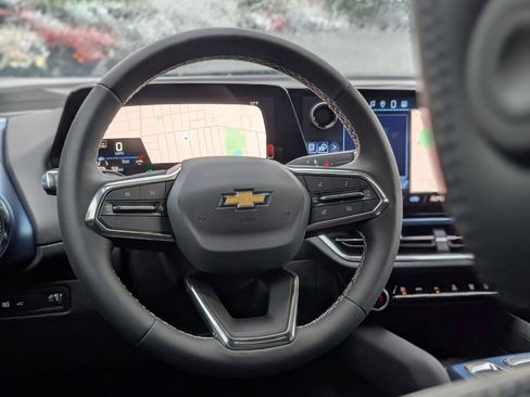 New 2025 Chevrolet Equinox EV LT image 15