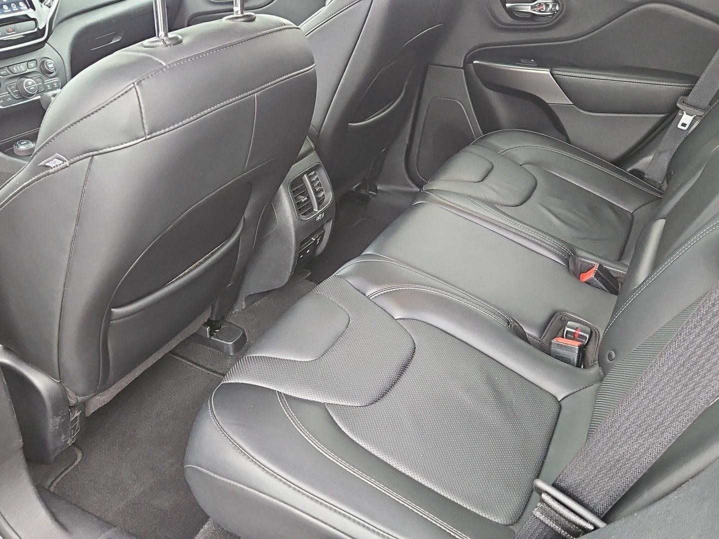 Used 2019 Jeep Cherokee Limited AWD/4WD image 15
