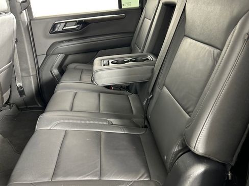 Used 2025 Chevrolet Suburban LT AWD/4WD image 17