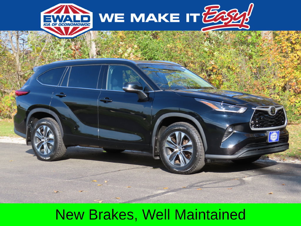 Used 2021 Toyota Highlander XLE AWD/4WD image 1