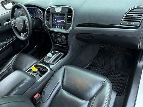 Used 2023 Chrysler 300 Touring L image 37