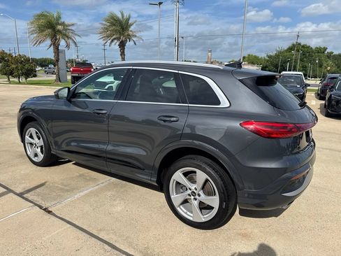 Used 2025 Audi Q5 Premium Plus w/ Premium Plus AWD/4WD image 4