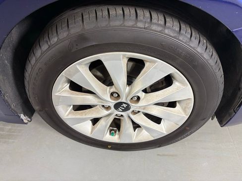 Used 2018 Kia Optima LX w/ 17" Alloy Wheels Package image 11