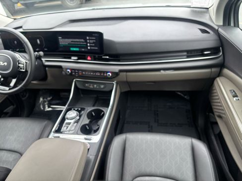 Used 2025 Kia Carnival SX image 17