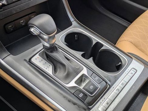 Used 2022 Kia Carnival LX image 13