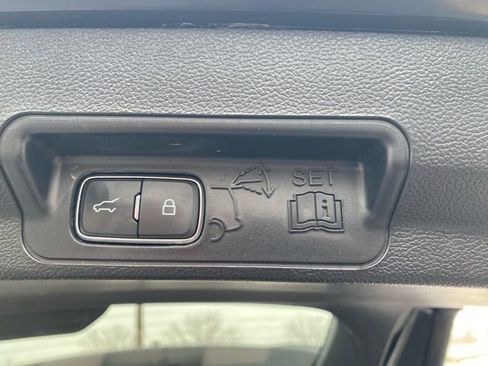 Used 2023 Ford Explorer Limited image 14