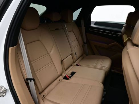 Certified 2023 Porsche Cayenne Platinum Edition AWD/4WD image 16