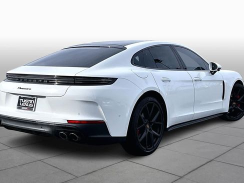 Used 2024 Porsche Panamera image 10