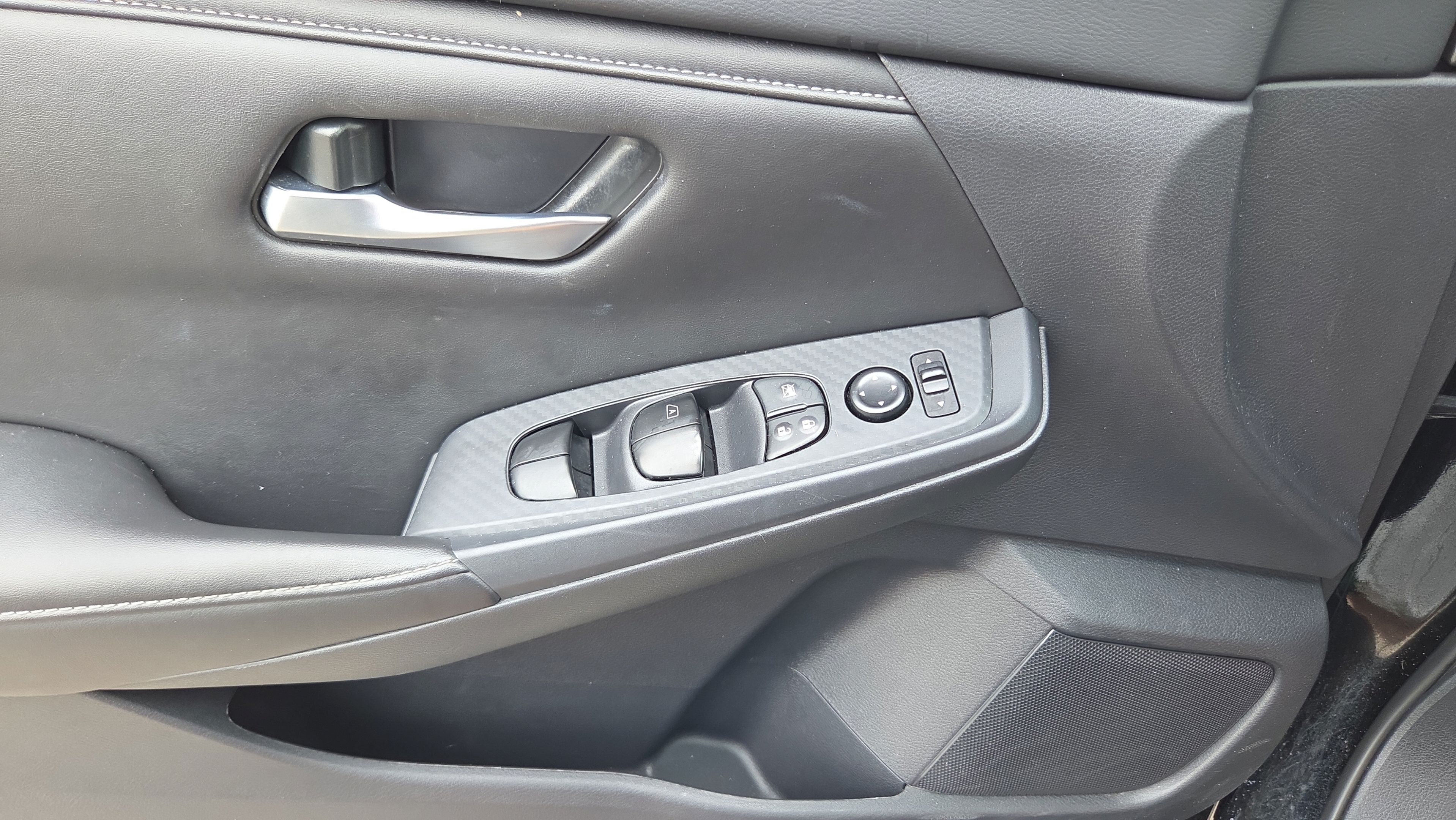 Used 2025 Nissan Sentra SV FWD image 27