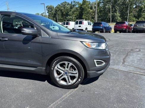 Used 2017 Ford Edge Titanium w/ Equipment Group 301A FWD image 5