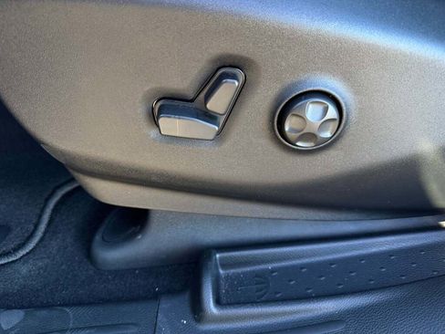 New 2026 Chrysler Pacifica Limited image 28