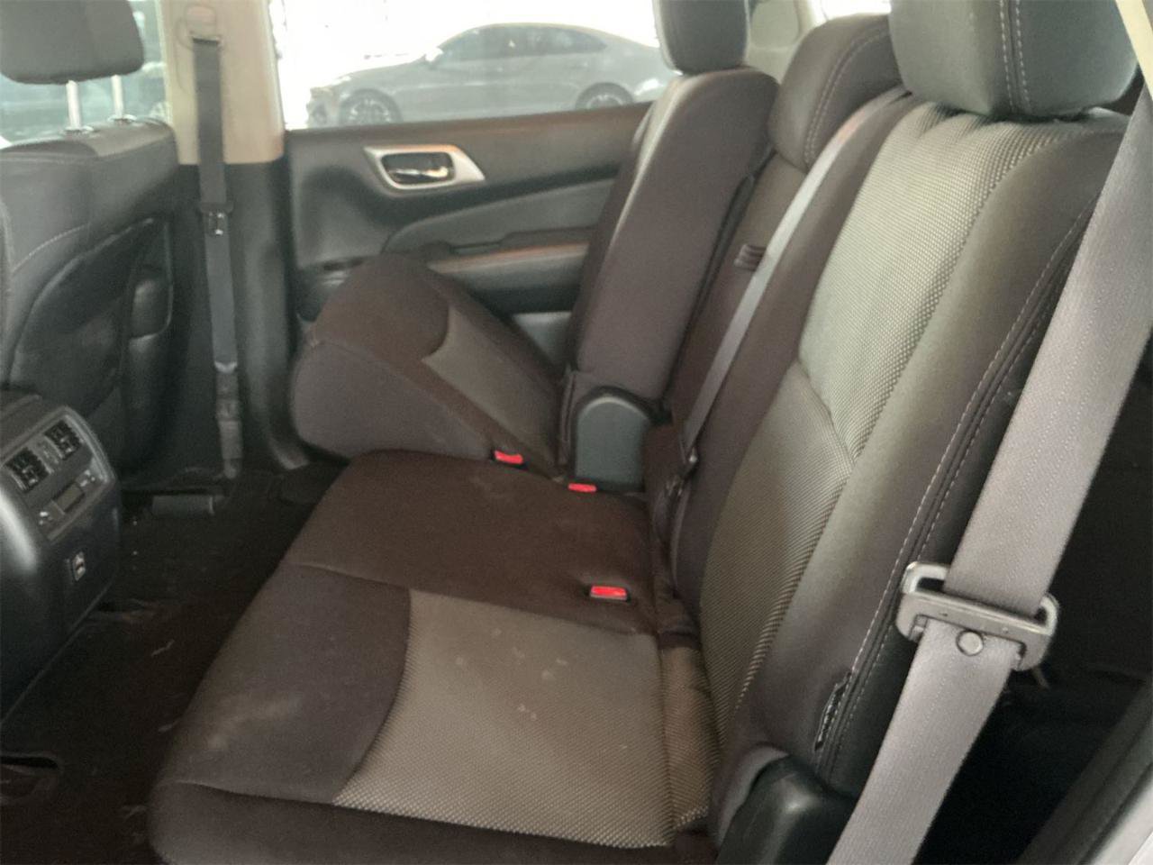 Used 2018 Nissan Pathfinder SV FWD image 12