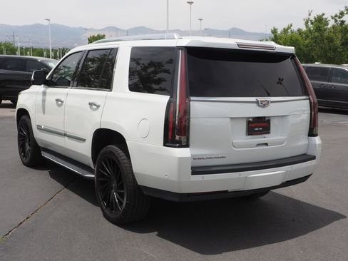 Used 2020 Cadillac Escalade Premium Luxury AWD/4WD image 5