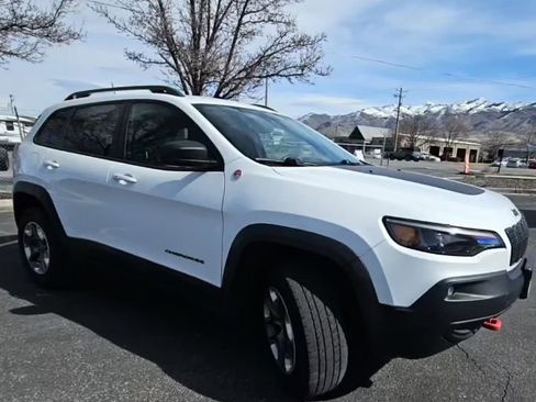 Used 2019 Jeep Cherokee Trailhawk image 4