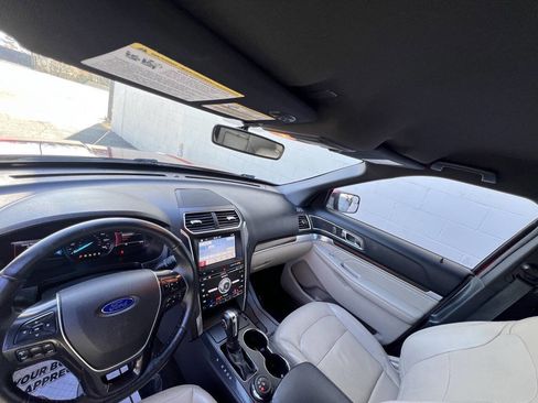 Used 2018 Ford Explorer Limited image 12