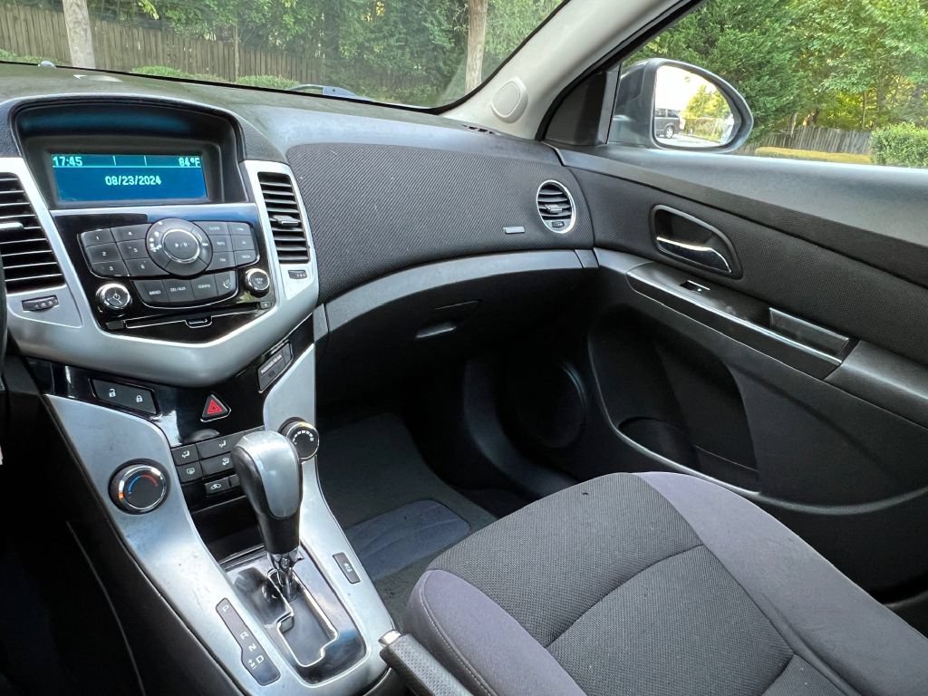 Used 2014 Chevrolet Cruze LT FWD image 13