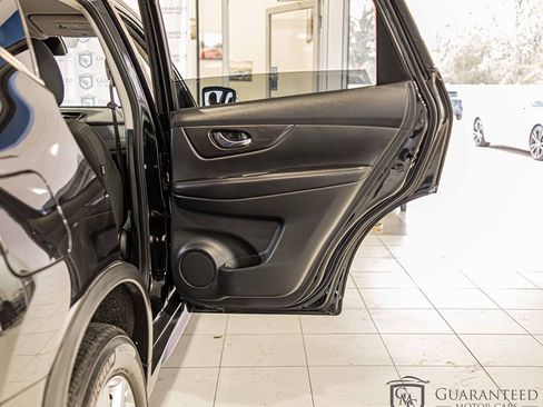 Used 2020 Nissan Rogue SV image 40