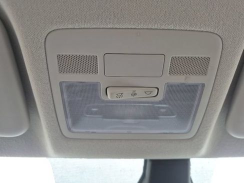 Used 2025 Hyundai Venue SE FWD image 30
