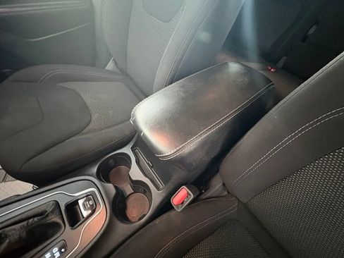 Used 2020 Jeep Cherokee Latitude FWD image 30