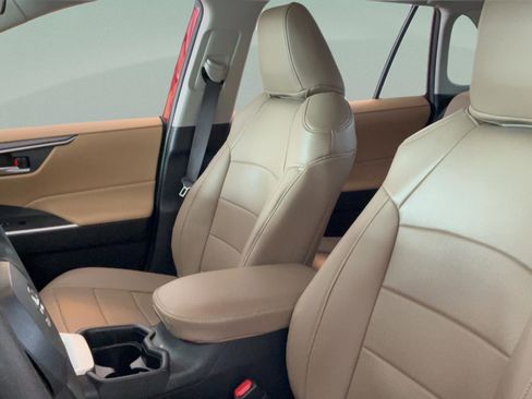 Used 2019 Toyota RAV4 XLE FWD image 21